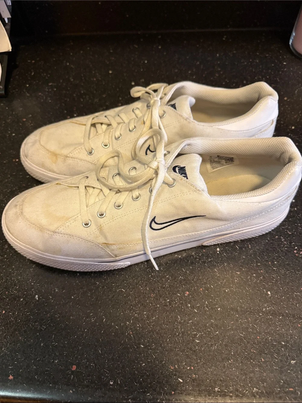 Nike Men’s Cream/Black Low-Top Sneakers